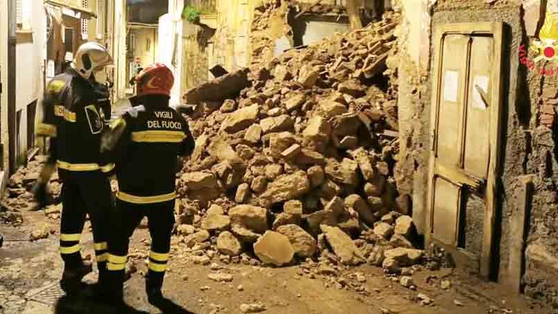 edificio abbandonato in via Farina a Nuoro