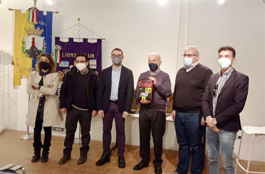 Lions Club Ozieri consegna defibrillatori scuole