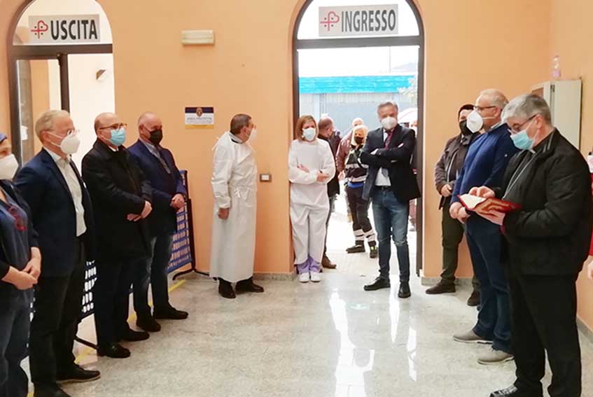Inaugurato l'Hub vaccinale di Ozieri alla presenza dell'assessore Nieddu 1 Benedizione Hub vaccinale di ozieri
