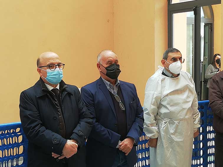 Inaugurato l'Hub vaccinale di Ozieri alla presenza dell'assessore Nieddu 3 Mario Nieddu Nico Mundula e Addis