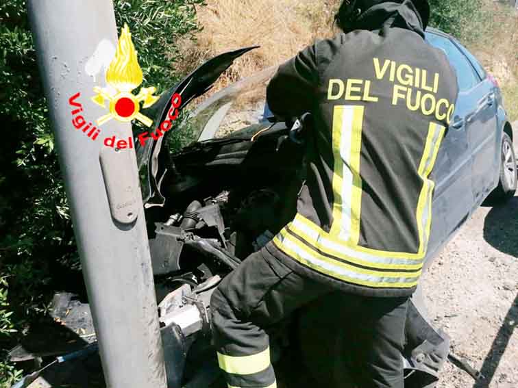 Sassari, auto fuori strada in via Domenico Millelire 2 Incidente stradale a Sassari via Domenico Millelire 2