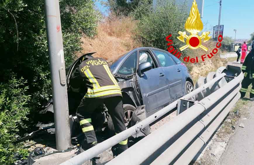 Sassari, auto fuori strada in via Domenico Millelire 1 Incidente stradale a Sassari via Domenico Millelire