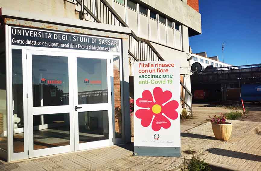 L'Aou di Sassari apre un nuovo centro vaccinale in città 1 Ingresso nuovo centro vaccini Sassari