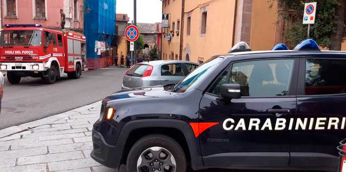 Sorgono, danneggiati da un incendio 3 distributori di alimenti e bevande 1 Carabinieri Sorgono