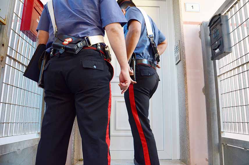 Sanluri: causa un incidente stradale, scappa ma perde il portafoglio: denunciato 1 Carabinieri di Barumini