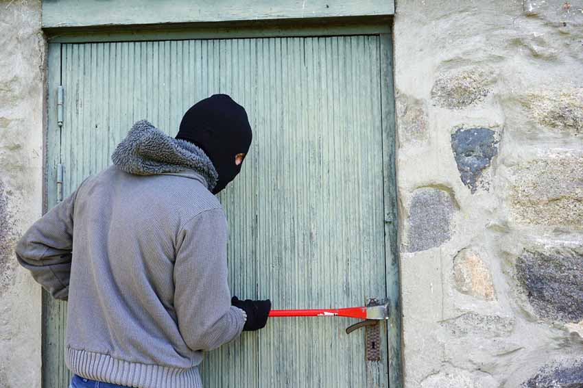 Furti in casa e truffe agli anziani: i consigli della Polizia di Oristano 1 Furto in casa