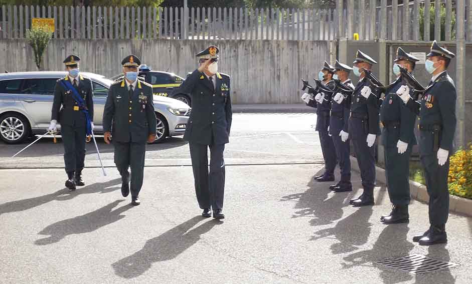 Il generale Andrea De Gennaro visita il Comando della Guardia di Finanza di Sassari