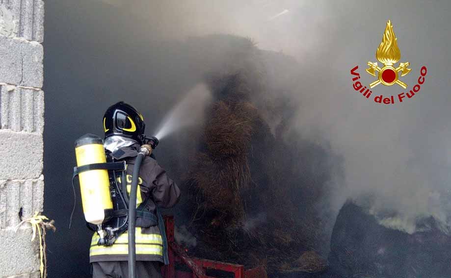 Bonnanaro, spento appena in tempo un incendio in un fienile 1 Incendio fienile Bonnanaro