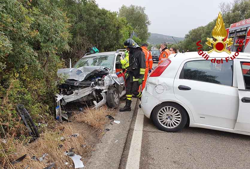 Incidente stradale a Cugnana, in un frontale coinvolte una Panda e una Punto: 2 feriti 1 Incidene stradale Sp 73 Olbia-Portisco
