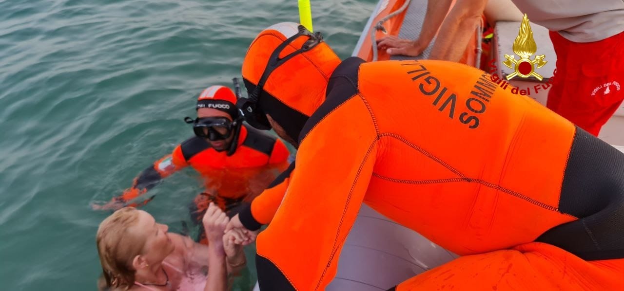 Marina di Sorso, sommozzatori salvano una donna dispersa nel mare di Platamona 1 Salvataggio 01