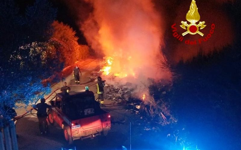 Incendio campo nomadi sassari