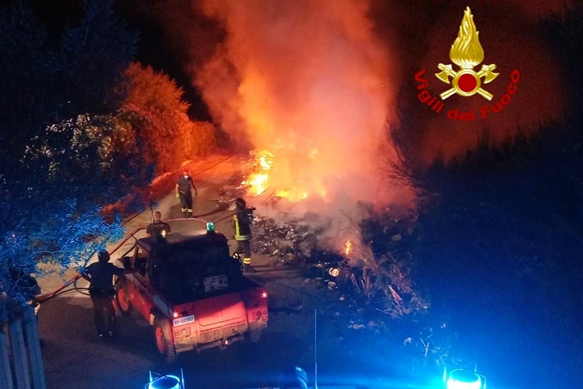 Incendio campo nomadi sassari