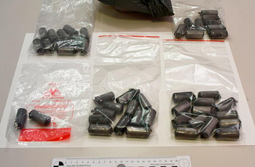Cagliari, arrestato 29enne venezuelano con 56 ovuli di cocaina nell'addome 1 arrestato 29enne venezuelano con 56 ovuli nell'addome
