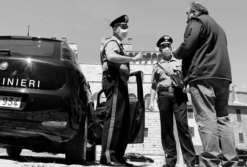 Cammina nudo a Donori, denunciato insegnante-artista 39enne di Campobasso 1 Carabinieri fermano uomo a Donori