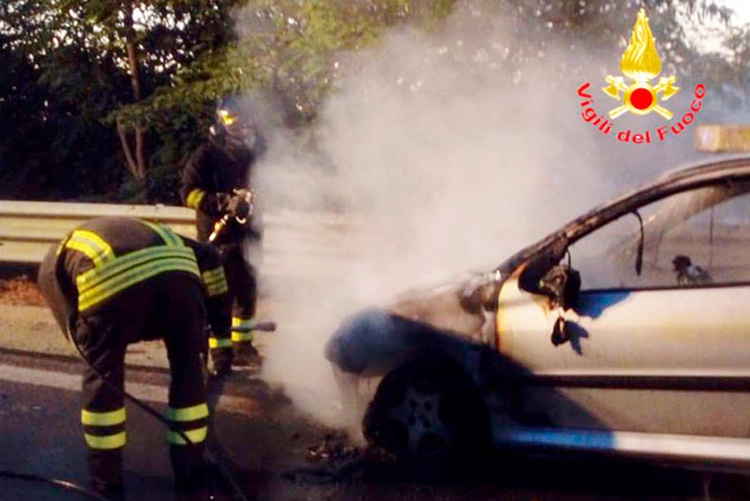 Incendio Auto Nuoro galleria Prato Sardo