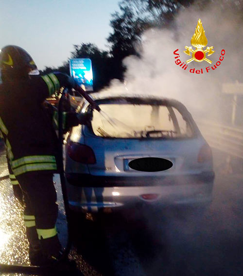 Incendio auto nuro prato sardo