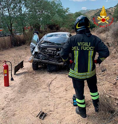 Nuoro. Incredibile incidente sulla SS 131 Dcn, auto vola fuori strada: ferita una donna 2 Incidente SS 131 Dcn