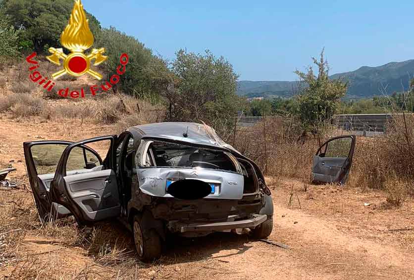 Nuoro. Incredibile incidente sulla SS 131 Dcn, auto vola fuori strada: ferita una donna 1 incidente Nuoro ss 131 dcn