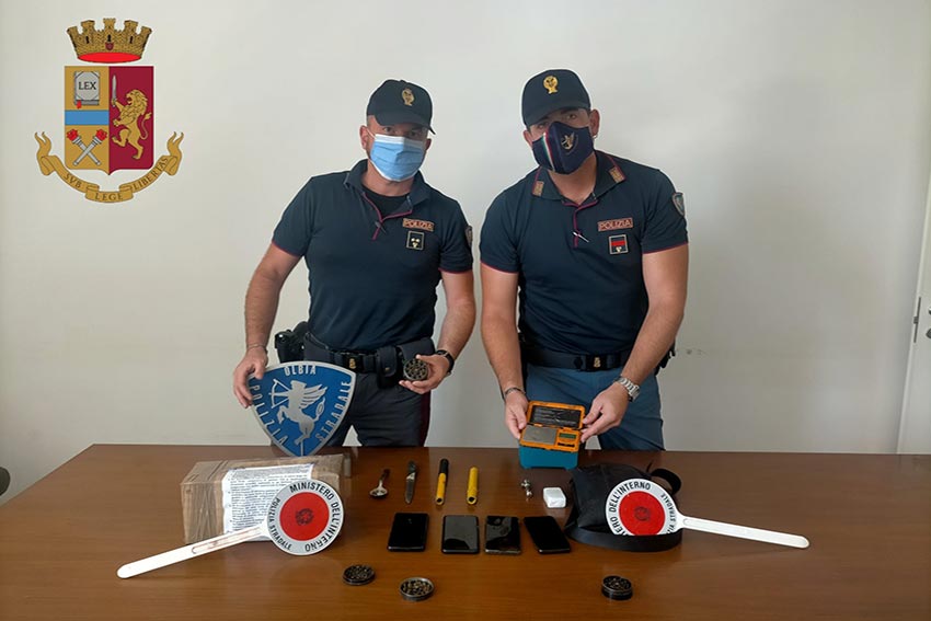 Polizia Stradale ritrova auto rubata a sindaco gallurese e sequestra 1/2 kg di eroina 1 Polizia stradale Tempio e Olbia