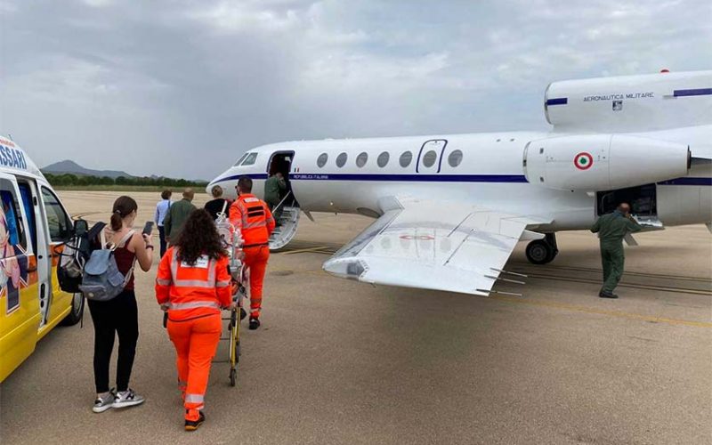 Bimbo in pericolo di vita volo Alghero Genova