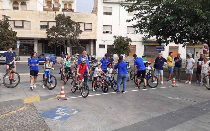 Gara ciclistica Ozieri piazza Garibaldi