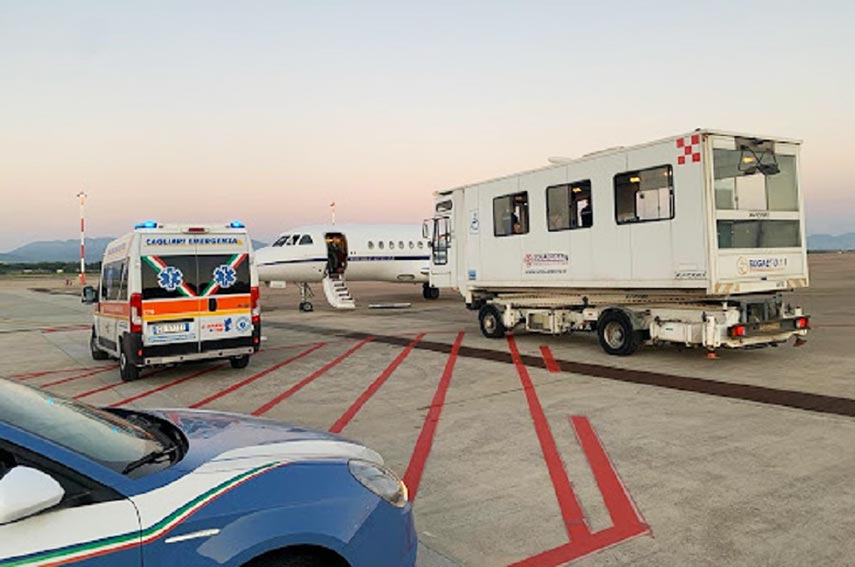 Volo Cagliari Milano neonato pericolo vita