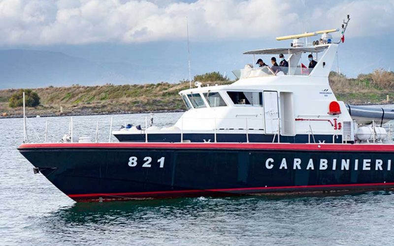 Carabinieri sbarco migranti