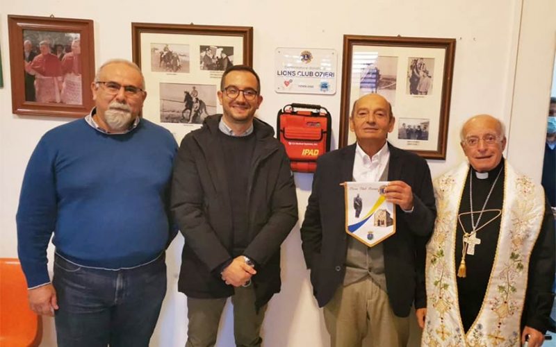 Donazione defibrillatore Lions Club Ozieri circolo Tonino Becca