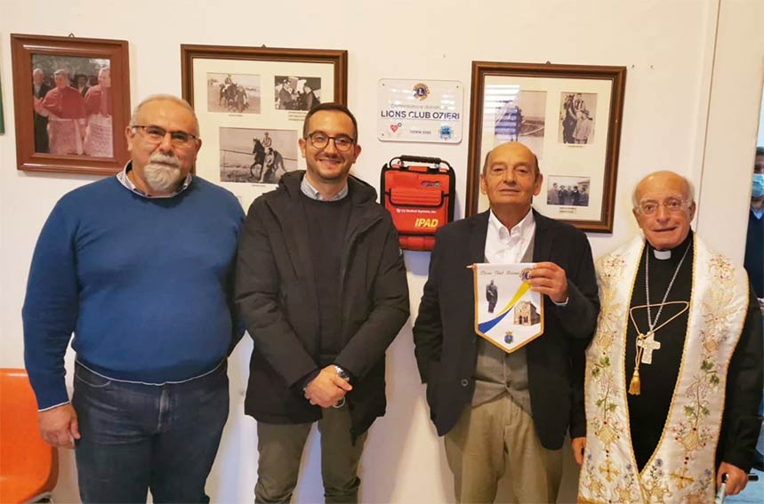 Donazione defibrillatore Lions Club Ozieri circolo Tonino Becca