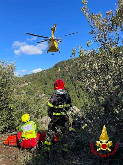 Tempio. Scivola e si frattura una gamba a Vallicciola, interviene l'elisoccorso 2 Elisoccorso Vallicciola
