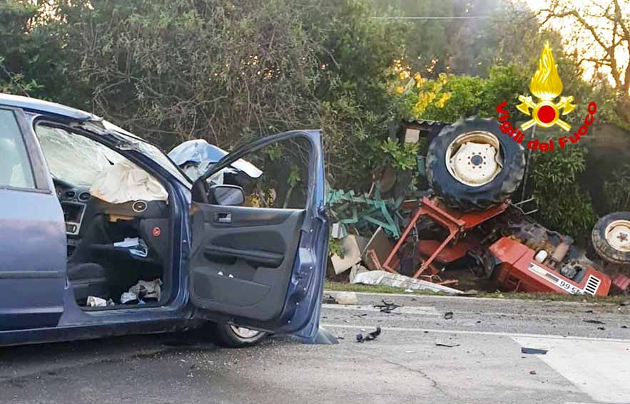 Auto contro trattore Serramanna