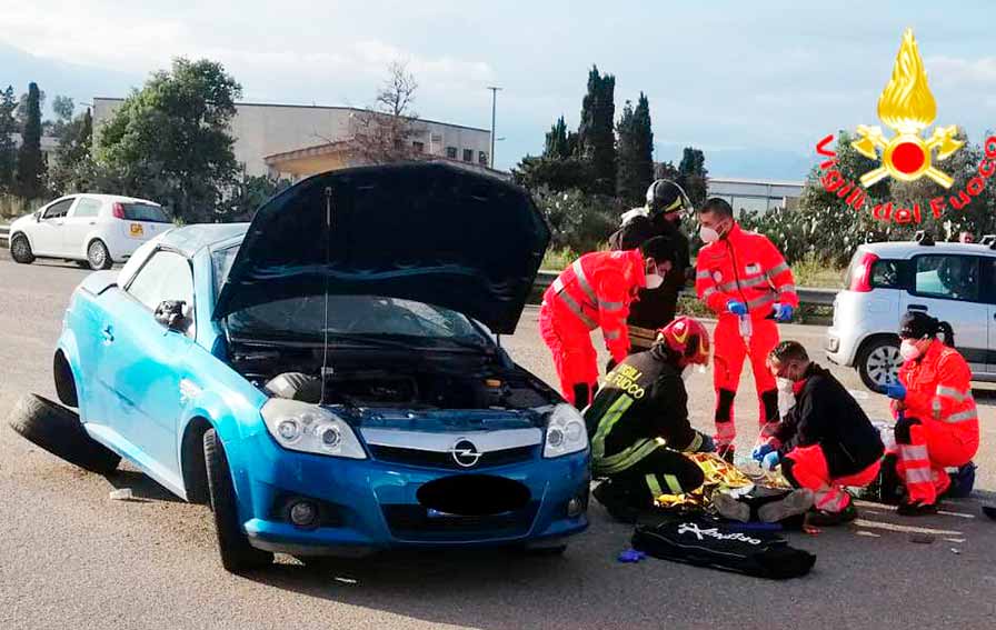 Tortolì: auto si ribalta in via Baccasara, il conducente trasferito con l'elisoccorso a Sassari 2 incidente Tortolì