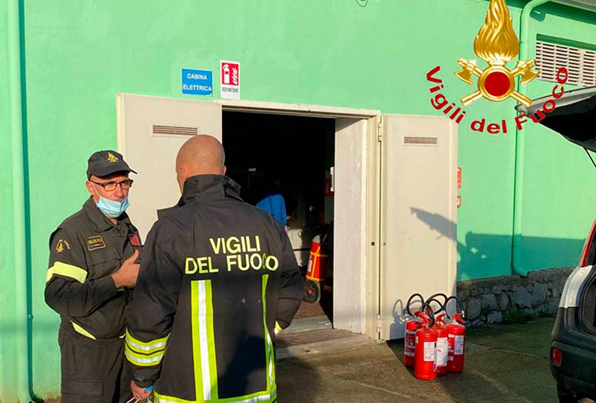 Incendio nella cabina elettrica dell'ospedale di Lanusei, 2 pazienti trasferiti d'urgenza a Nuoro 2 Intervento vigili fuoco ospedale di Lanusei