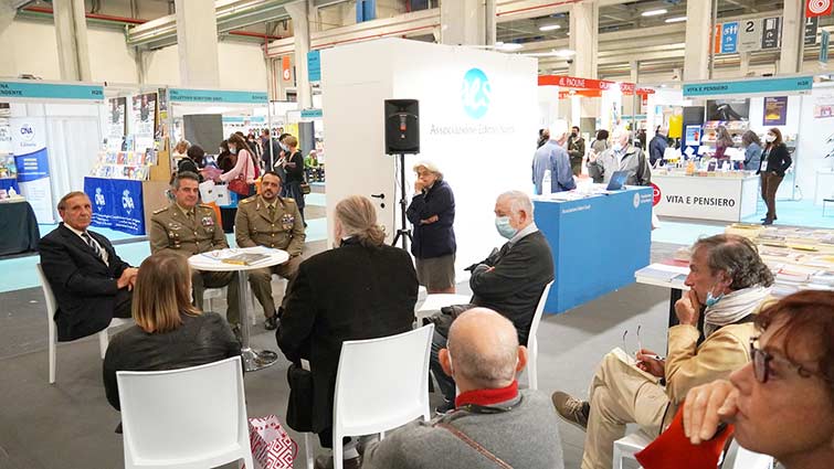 Salone del lIbro omaggio Brigata Sassari