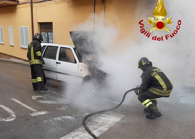 Tempio. Auto si ribalta nei tornanti di La Fumosa, illeso il conducente 2 Incendio Auto Tempio
