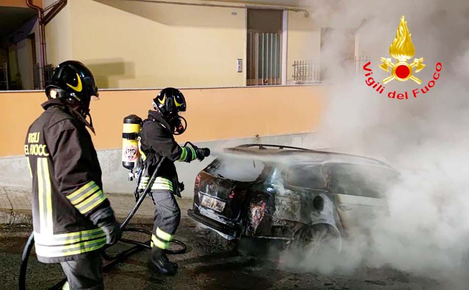 Incendio doloso Nuoro via Carbonia