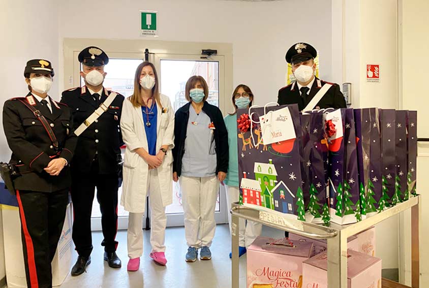 consegna doni Carabinieri Nuoro ospedale