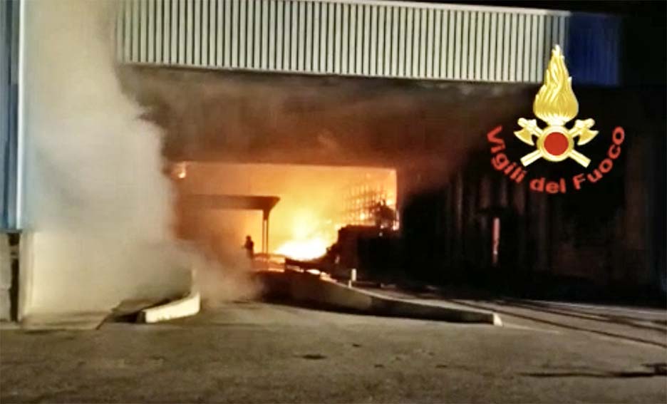 Vasto incendio a Macchiareddu, in fiamme un capannone 1 Incendio Macchiareddu