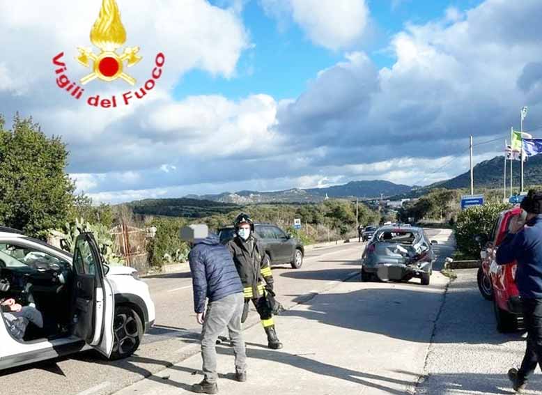 Tempio, incidente sulla SS 126: in uno scontro fra 3 auto ferite 2 persone 2 Incidente ss 126 tempio