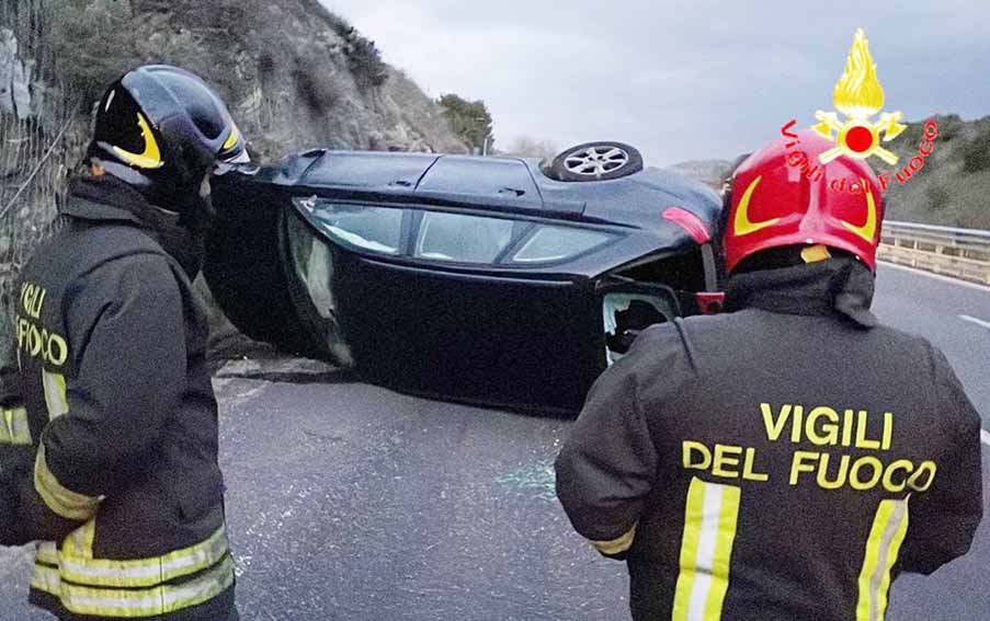 Incidente sulla 131 Dcn al bivio per Orotelli, ferita una ragazza 1 Incidente stradale Orotelli