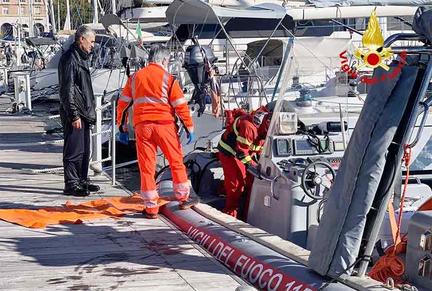 Porto di Cagliari Vigili del fuoco soccorso 2 uomini