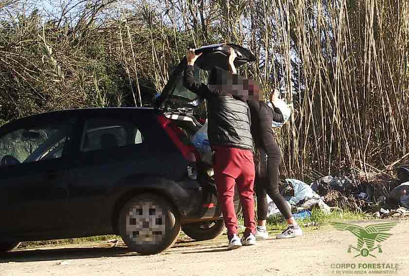 Oristano, sanzionate 5 persone per abbandono di rifiuti 1 Abbandono Rifiuti Corpo Forestale Oristano