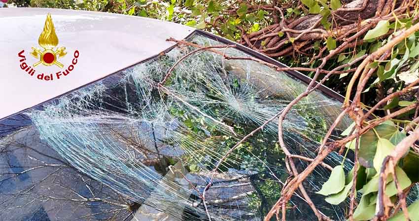 Gallura, danni e disagi a La Maddalena e Olbia per il forte vento di Maestrale 3 Auto danneggiata Olbia forte vento