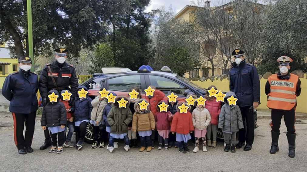 Torpè, i Carabinieri di Siniscola incontrano i bambini della scuola dell'Infanzia di Brunella 1 Carabinieri Siniscola bambini torpe