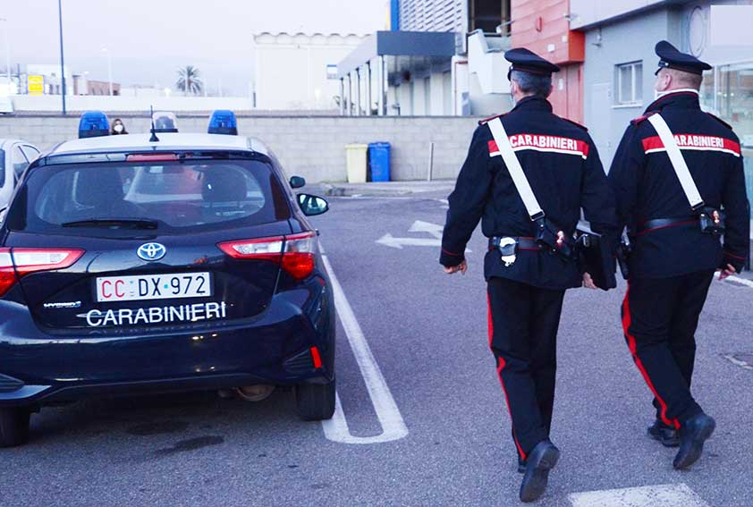 San Vito, non riesce a rifornire l'auto e spacca il display del distributore automatico 1 Carabinieri a Piedi