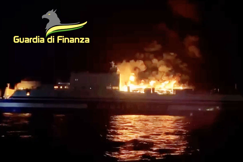 Incendio traghetto a nord di Corfù, unità navali della Gdf salvano 243 persone 2 Guardia di Finanza Corfu