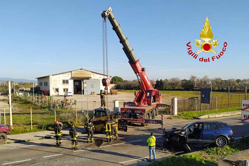 Incidente a Villasor, Minipala contro Suv sulla statale 196: gravi i conducenti 3 INCIDENTE VILLASO 2