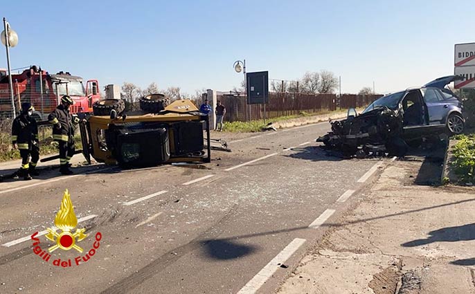 Incidente a Villasor, Minipala contro Suv sulla statale 196: gravi i conducenti 2 INCIDENTE VILLASO 3