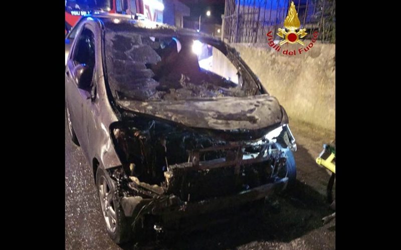 Incendio auto Nuoro
