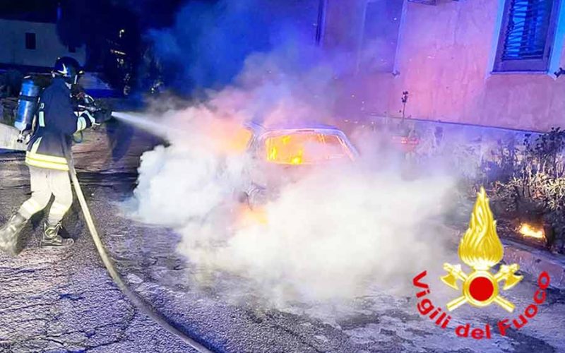 Incendio auto padru